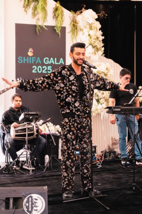 Amanat Ali performing at Shifa Gala